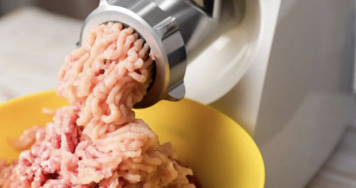 La carne picada de pollo se dispara: la nueva tendencia que gana lugar en las carnicerías por el precio de la carne vacuna